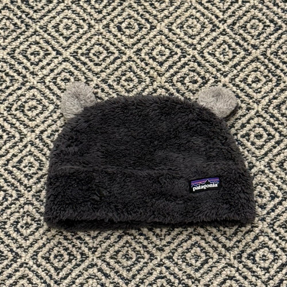 🎉 EUC 🎉 Patagonia Dark Gray Fuzzy Bear-Ear Beanie with Light Gray Ears